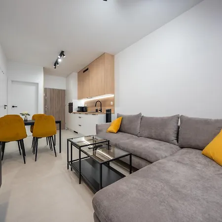 Miodowy Z Duzym Tarasem W Rewalu, Blisko Morza