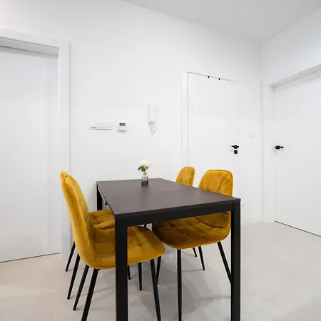 Apartment Miodowy Z Duzym Tarasem W Rewalu, Blisko Morza