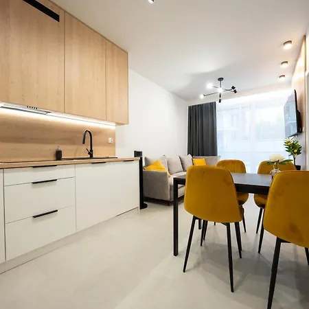 Apartman Miodowy Z Duzym Tarasem W Rewalu, Blisko Morza