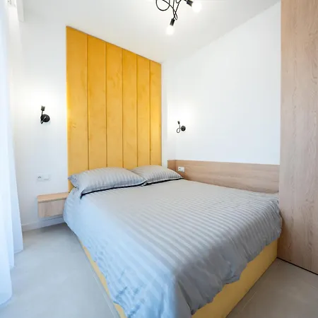 Apartman Miodowy Z Duzym Tarasem W Rewalu, Blisko Morza *