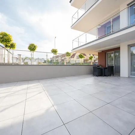 Appartamento Miodowy Z Duzym Tarasem W Rewalu, Blisko Morza